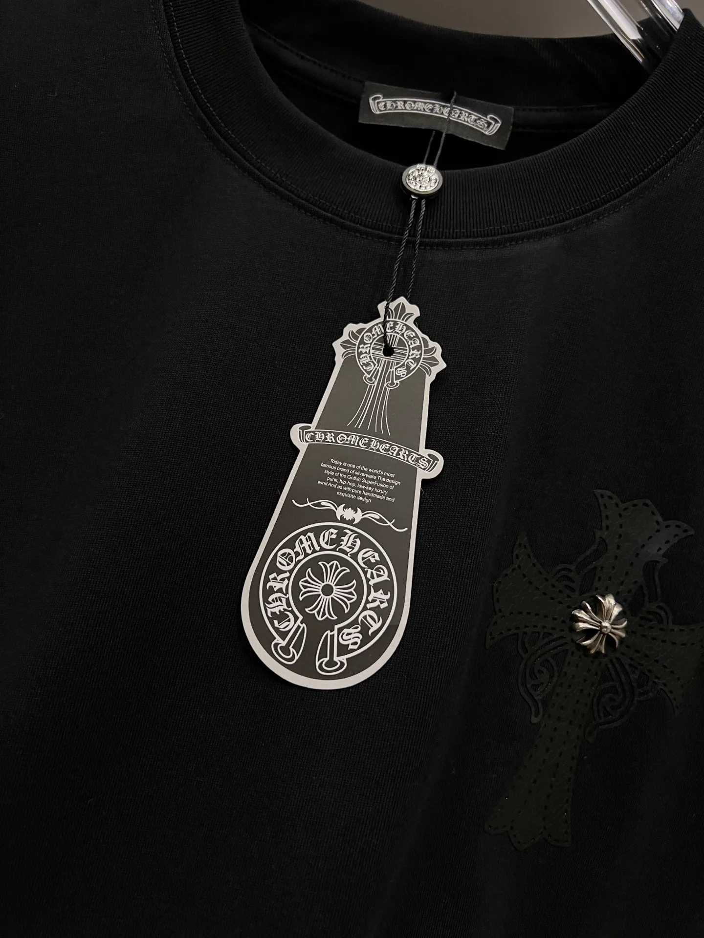 🅿️190 CH Crow 2025 Autumn and Winter New Short-sleeved T-shirt Cross leather craft Customized hardware metal + Middle Eastern Australian diamond design craft The real thing is great🔥Same style for men and women, loose version Size S M L XL XXL Five sizes black white